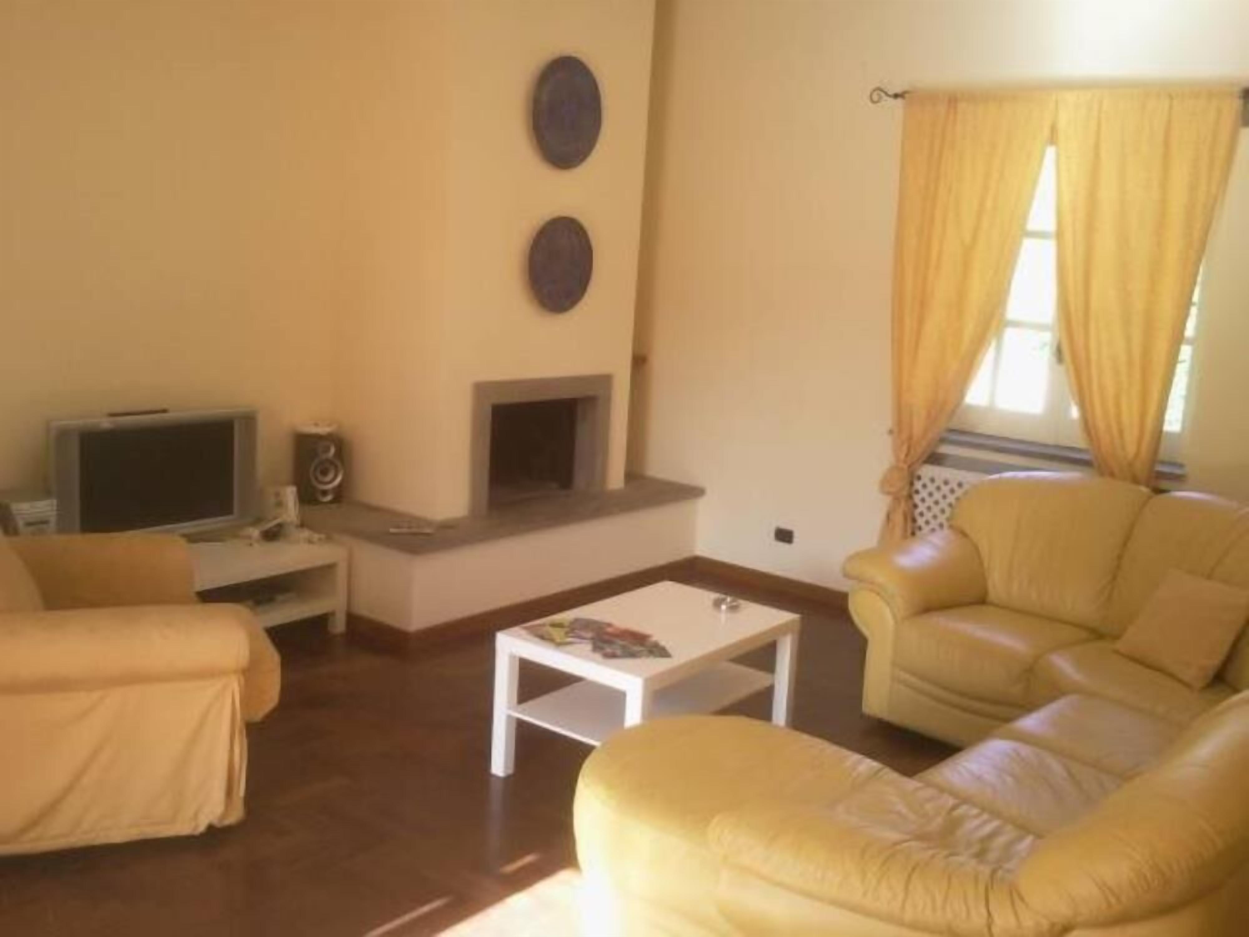 Lariano: Splendid house in a villa with park, swimming pool, barbecue and tennis court