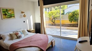 7 bedrooms, iron/ironing board, travel cot, free WiFi