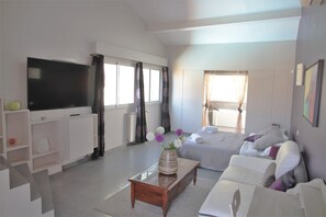7 bedrooms, iron/ironing board, travel cot, free WiFi