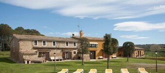 Magnificient 19th century country house with pool, barbecue porch, garden,..