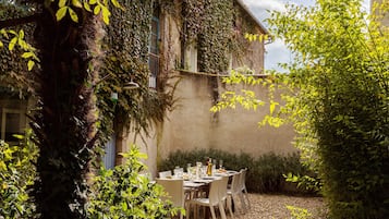 屋外ダイニングエリア