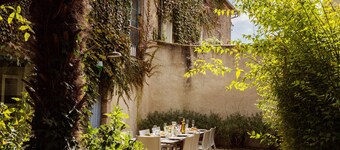 PROMO CHARMANTE MAISON DE VILLAGE! Piscine chauffée et spa, jardin, St Emillion