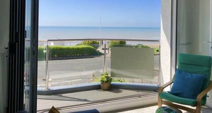 Luxury apartment located adjacent to Bexhill Seafront Promanade