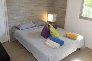 4 chambres, fer et planche à repasser, Wi-Fi, draps fournis