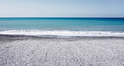 Historic Villa I Garden | Sea 5 min | 6 guests I Private parking