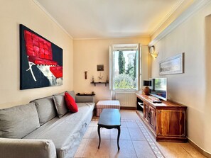 TV, books