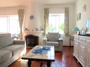 Smart-TV, DVD-Player, Bücher