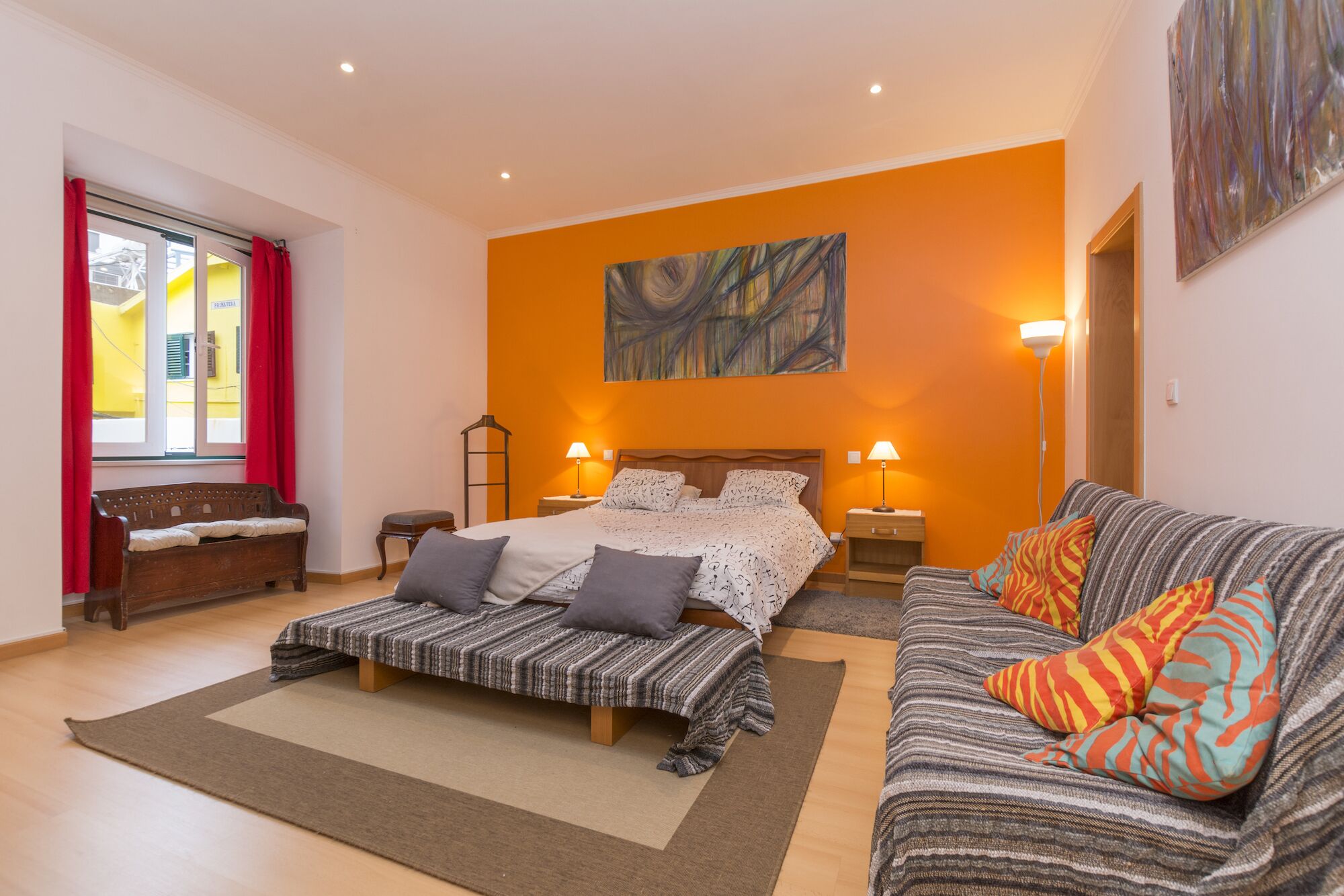 3 habitaciones, escritorio, tabla de planchar con plancha y wifi gratis 