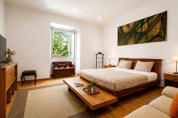 3 bedrooms, desk, iron/ironing board, travel crib