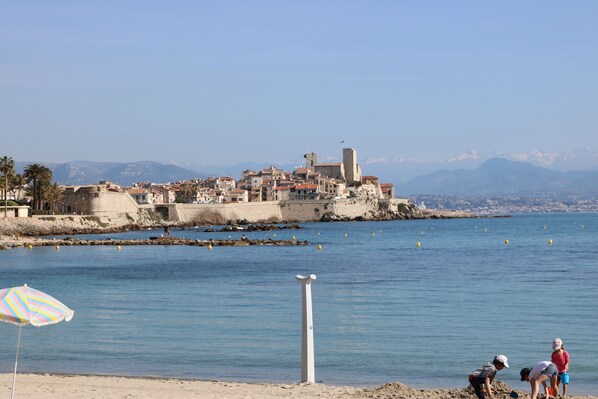 Beach nearby, beach towels