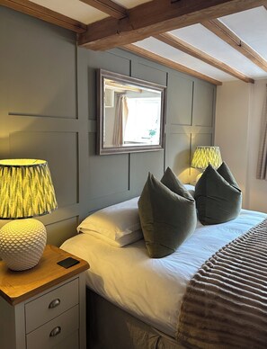 2 bedrooms, iron/ironing board, travel cot, free WiFi