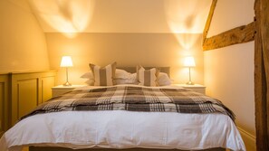 2 bedrooms, iron/ironing board, travel cot, free WiFi