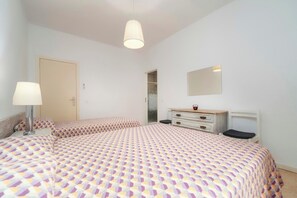 3 bedrooms, iron/ironing board, travel cot, free WiFi