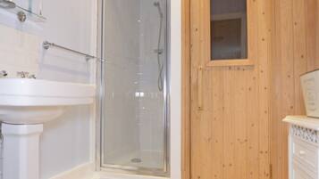 Combined shower/bathtub, hair dryer, towels, soap