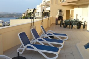 Outdoor dining - Summer Haven, with breathtaking views and Private Swimming Pool (Mellieha)