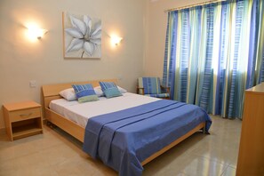 3 chambres, fer et planche à repasser, Wi-Fi, draps fournis