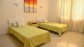 3 makuuhuonetta, silitysrauta/-lauta, Wi-Fi, vuodevaatteet