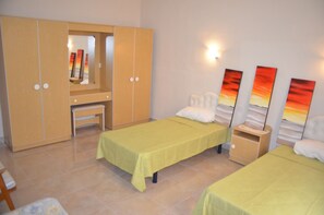 3 bedrooms, iron/ironing board, WiFi, bed sheets