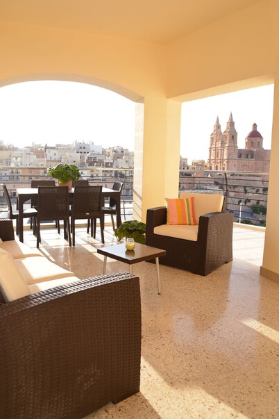 Summer Haven, with breathtaking views and Private Swimming Pool