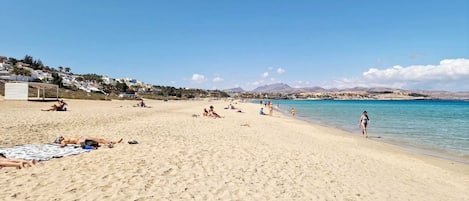 Una spiaggia nelle vicinanze, teli da spiaggia