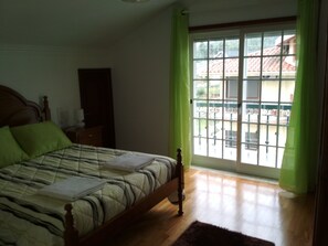 2 dormitorios, tabla de planchar con plancha, wifi y ropa de cama