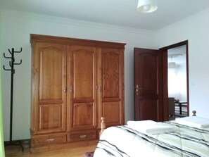 2 chambres, fer et planche à repasser, Wi-Fi, literie fournie