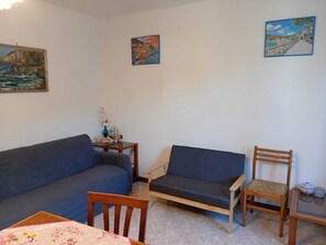 Smart TV, DVD player, books, music library