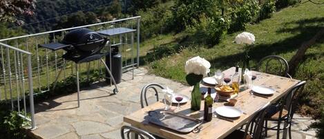 تناول الطعام بالخارج