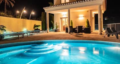 Villa deluxe piscine et jacuzzi,bbq et vue sur mer