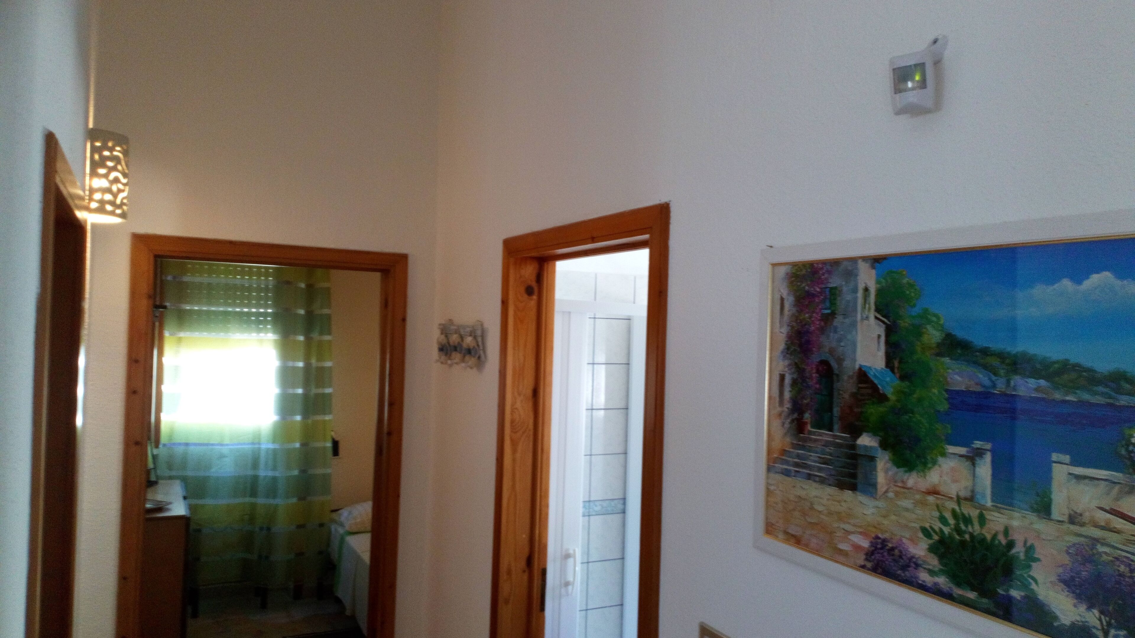 Pretty villa a stone's throw from the sea with 6 beds, two bedrooms and two bathrooms