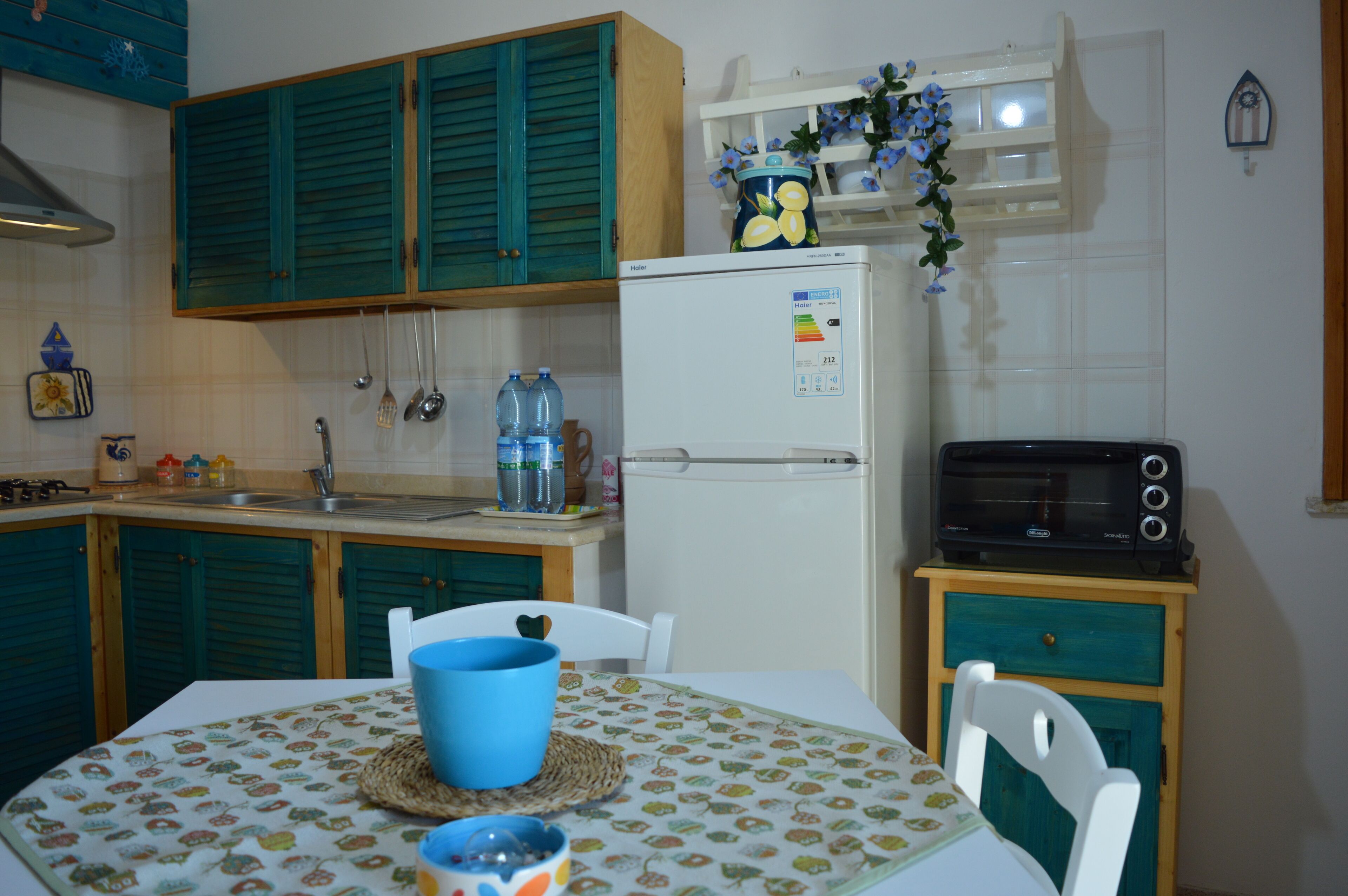 Pretty villa a stone's throw from the sea with 6 beds, two bedrooms and two bathrooms