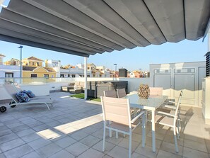 Outdoor dining - Private pool villa, free wifi, hot tub, roof terrace (Roda)