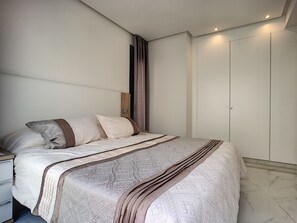 2 bedrooms, iron/ironing board, free WiFi, bed sheets - Private pool villa, free wifi, hot tub, roof terrace (Roda)
