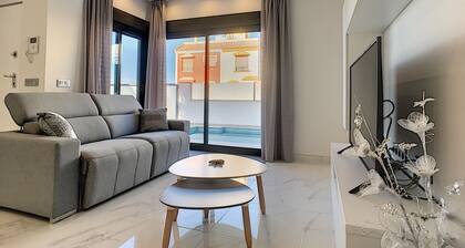 Villa avec piscine privée, wifi gratuit, bain à remous, terrasse sur le toit