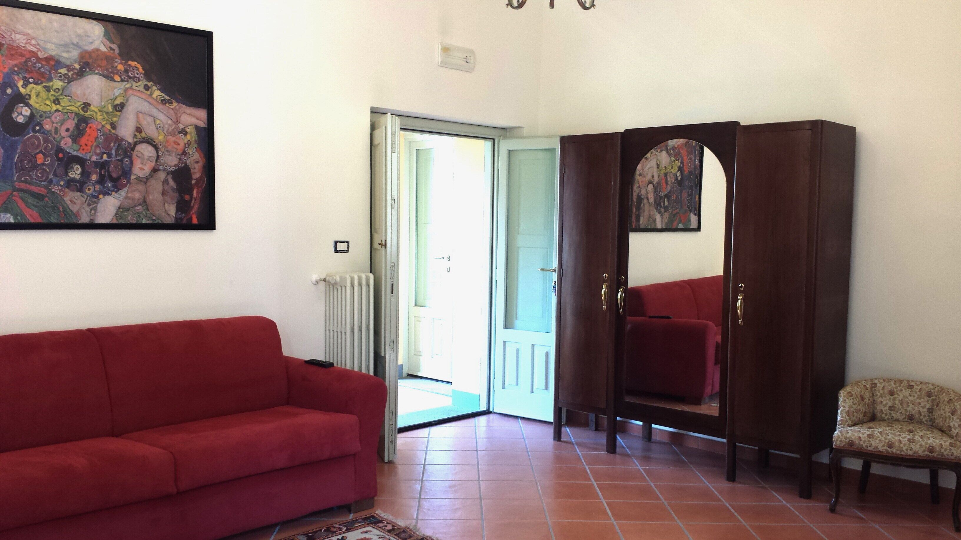 VILLA FIORITA ideal for visiting VESUVIO POMPEI, PAESTUM NAPLES, COSTA D'AMALFI