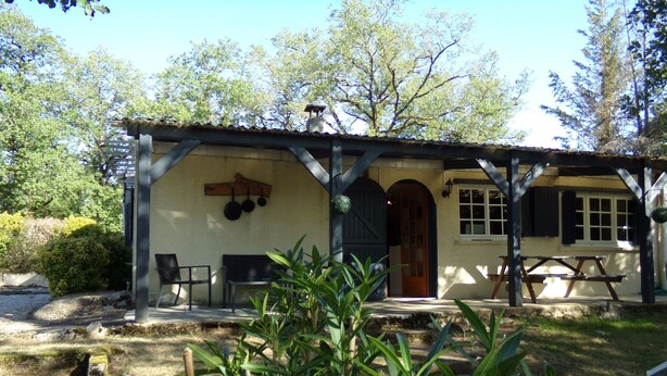 A rustic building with a porch, a wooden door, and a bench. - Pretty detached house. not overlooked, swimming pool. near Sarlat/Rocamadour (lachapelle haute)