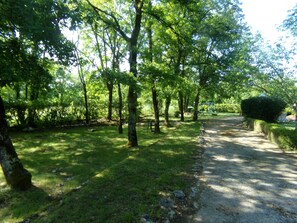 Property grounds - Pretty detached house. not overlooked, swimming pool. near Sarlat/Rocamadour (lachapelle haute)