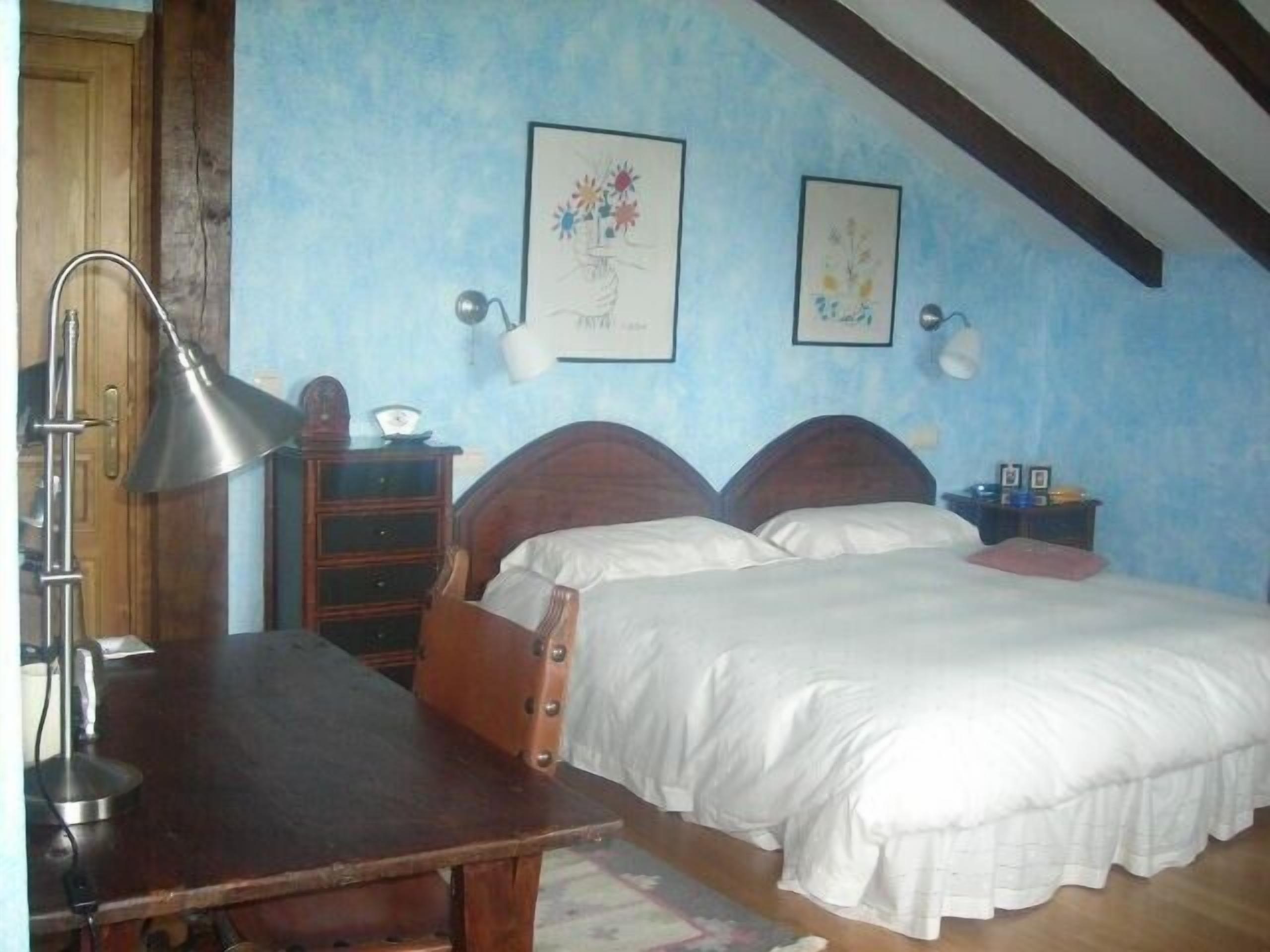 VILLA IN OYAMBRE BEACH