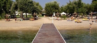 Hytte med privat basseng i Dassia 200 meter fra stranden