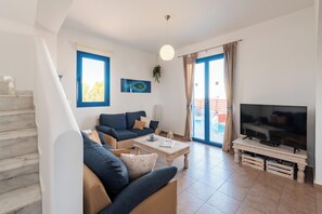 Smart TV, DVD player, books, video library - Blue Sea Villa in Gennadi (Gennadi)