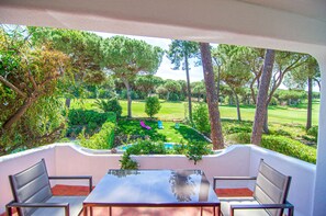 Outdoor dining - Villa Beira Golfe | 3 Bedrooms | Golf Views | Vilamoura (Vilamoura)