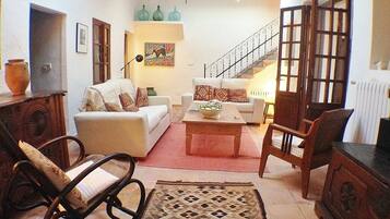 Smart TV, reproductor de DVD, libros y videoteca