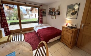 1 chambre, fer et planche Ă repasser, Wi-Fi gratuit, draps fournis