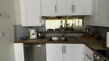 冰箱、微波炉、烤箱、炉灶