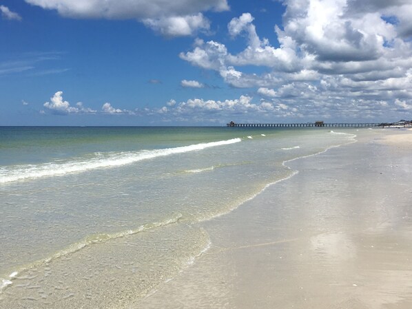 Sun loungers, beach towels - NEW Lely Resort Golf Community beautiful condo - bathrooms redone end 2023!!! (Naples)