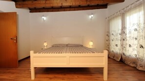 3 chambres, fer et planche à repasser, draps fournis