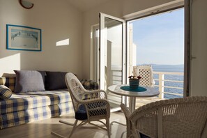 Smart-TV, DVD-Player, BĂŒcher