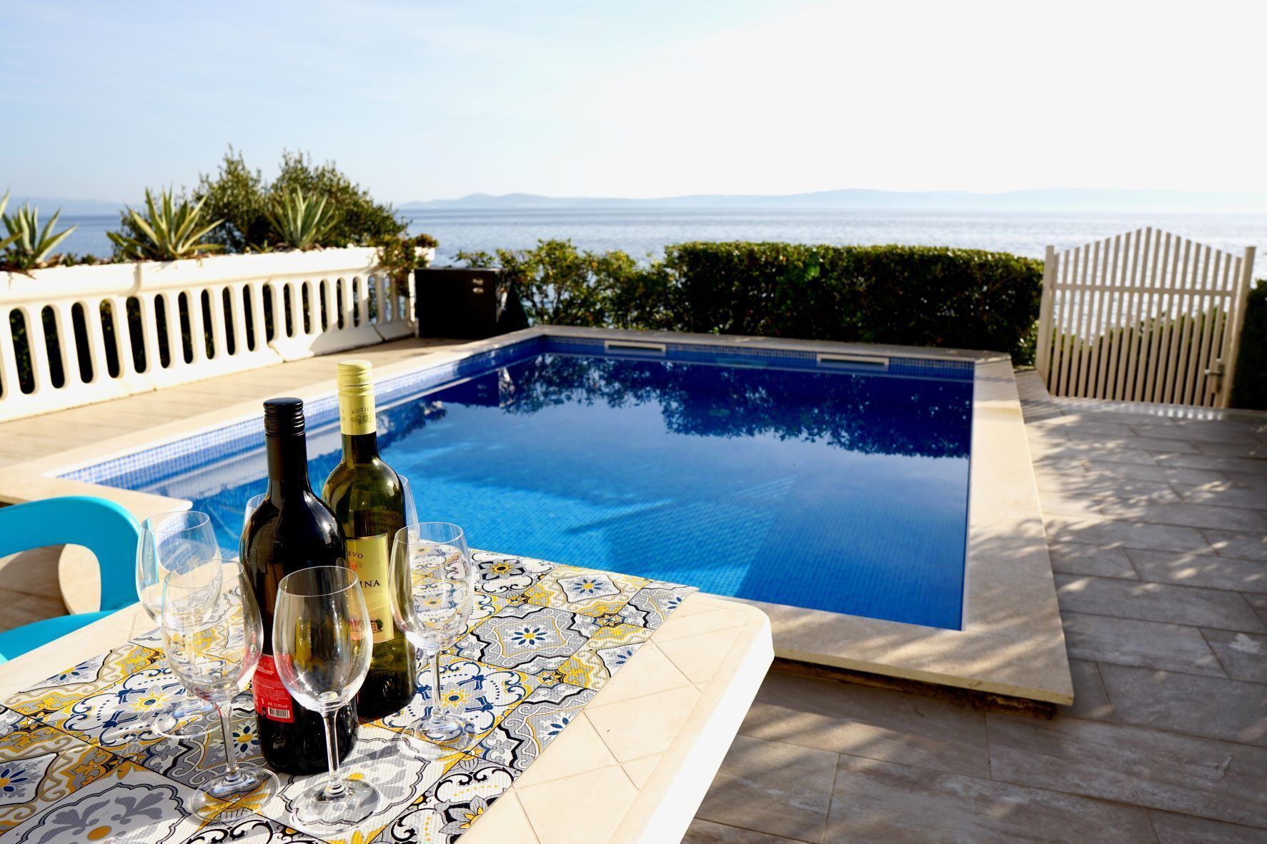 Een buitenzwembad, een verwarmd zwembad