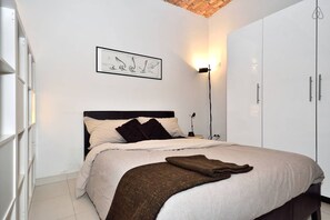 1 habitación, tabla de planchar con plancha, wifi y ropa de cama