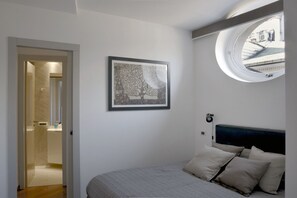 1 chambre, coffres-forts dans les chambres, fer et planche à repasser